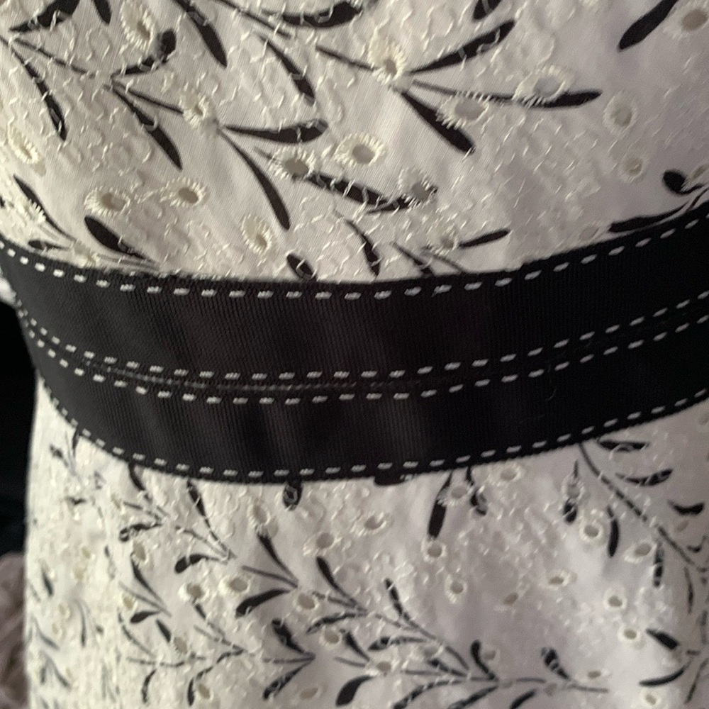Elegant Kay Unger Black and White Leaf Print Dress size 4 - Picture 9 of 10
